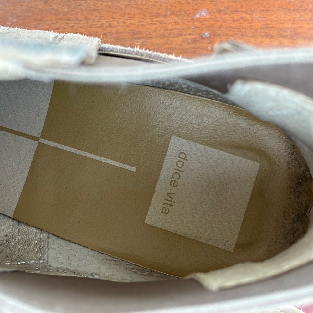 Dolce Vita size 8.5 Beige Suede Ankle Boots. NWOT - Picture 5 of 9